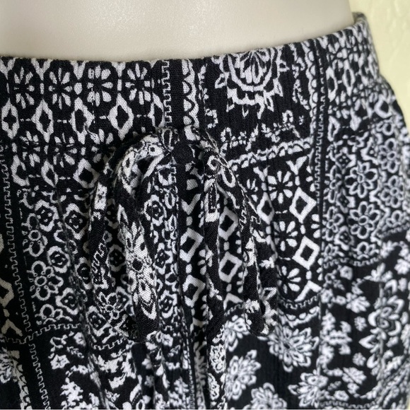 Papaya Black and White Wide Leg Floral Print Boho Pants Size S - Picture 4 of 12